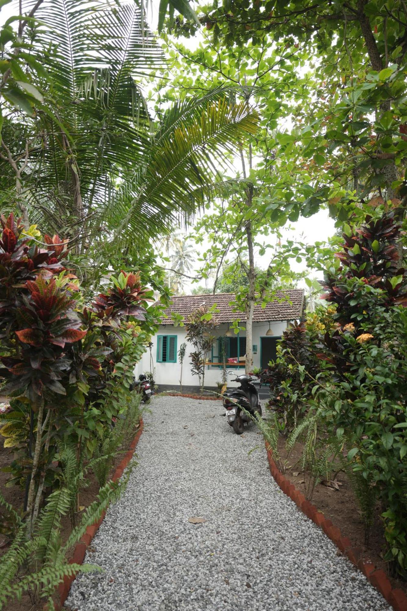 Cliff & Coral Hostel Varkala Exterior photo